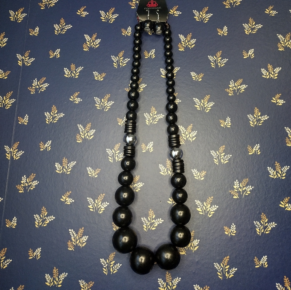 Paparazzi Necklace and Earrings Set